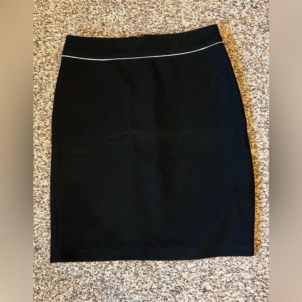 White House Black Market textured pencil skirt, size 2